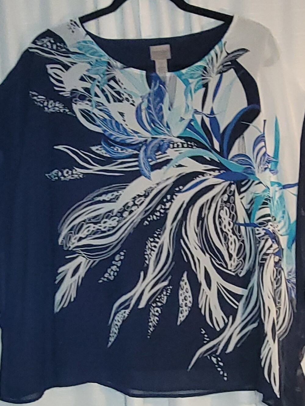 Chico's Easywear Spider Lilies Ruffle Sleeves Jayme Short Sleeve Top.